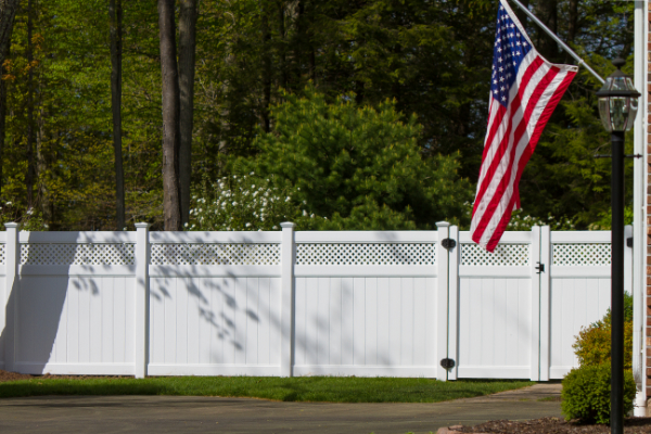 picture of vinyl fence and gate in provo