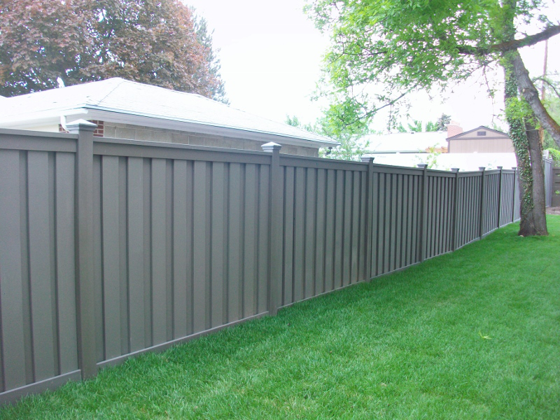 picture of gray vinyl fencing in provo by haven yard fencing
