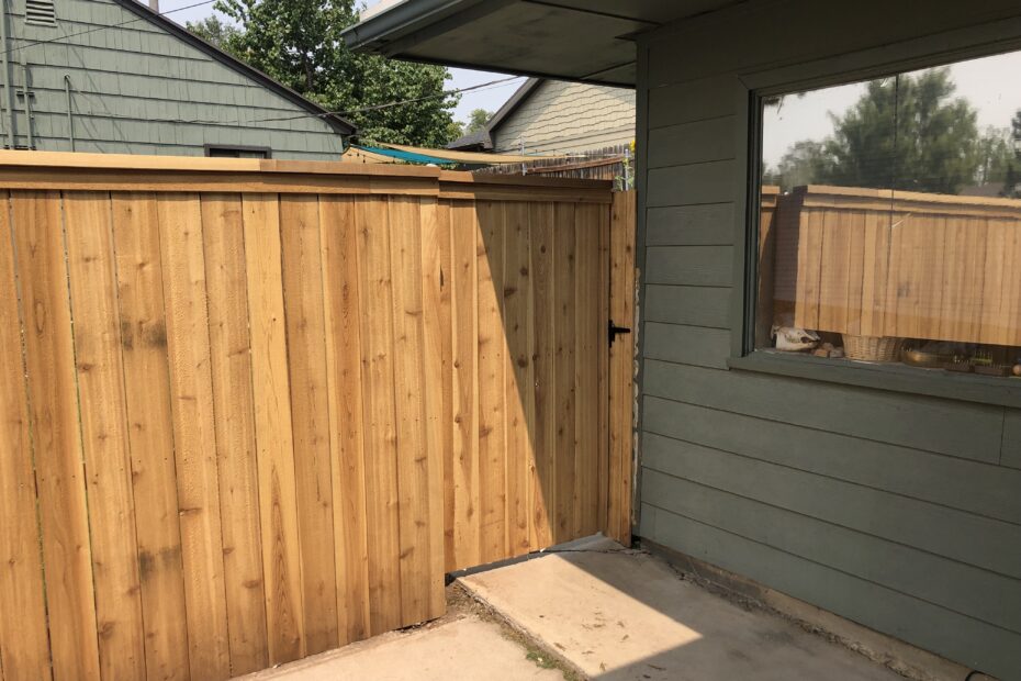 Cedar Cap and Trim Gate 6' high